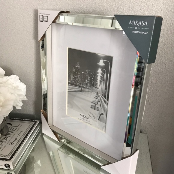 MIKASA MIRRORED PICTURE FRAME 5x7 - Picture 1 of 5